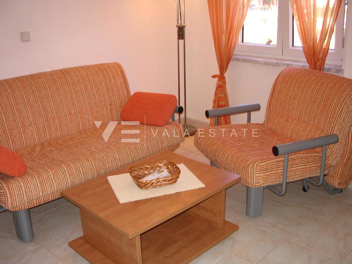 CASA INDIPENDENTE CON SEI UNITA' ABITATIVE