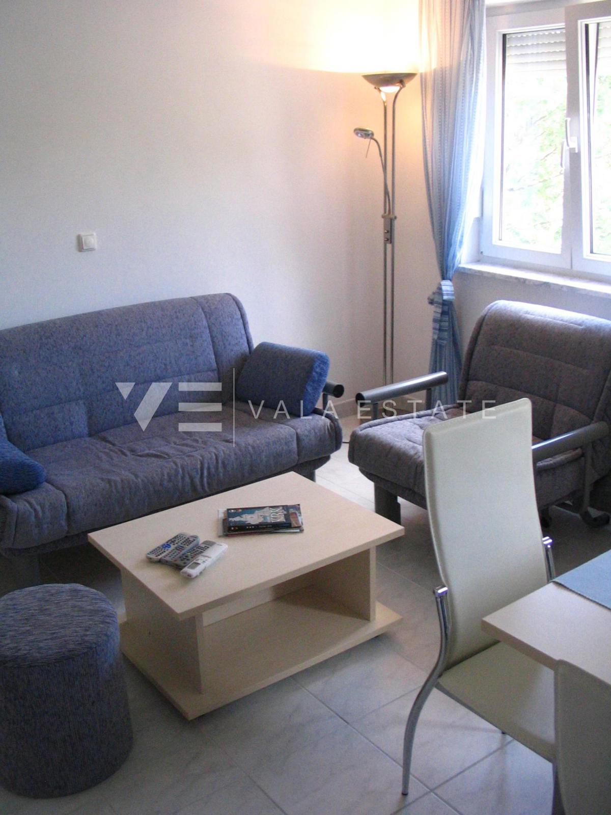 CASA INDIPENDENTE CON SEI UNITA' ABITATIVE