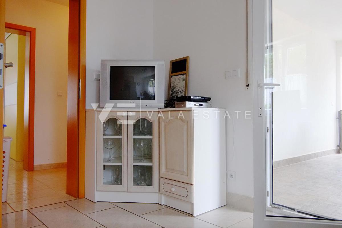CASA INDIPENDENTE CON SEI UNITA' ABITATIVE