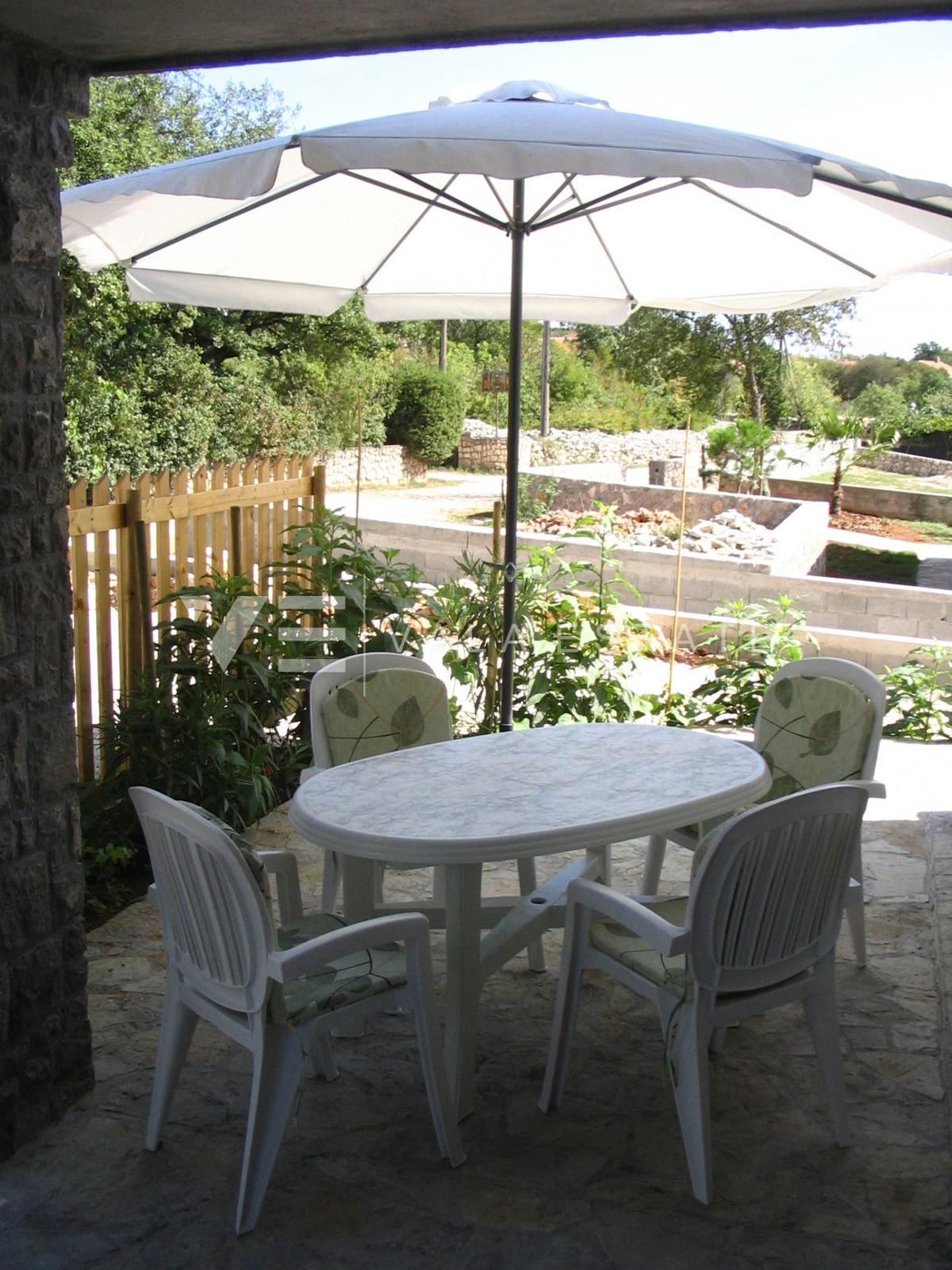 CASA INDIPENDENTE CON SEI UNITA' ABITATIVE
