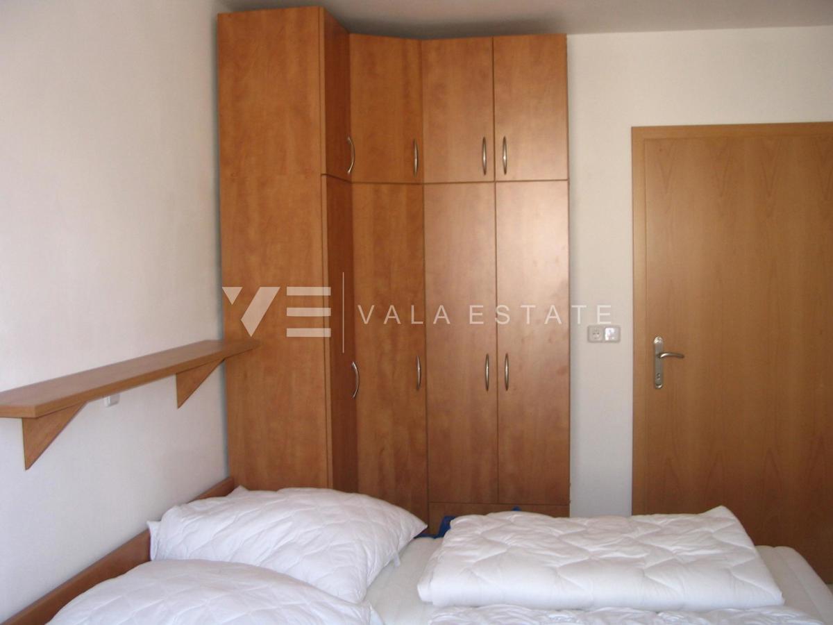 CASA INDIPENDENTE CON SEI UNITA' ABITATIVE