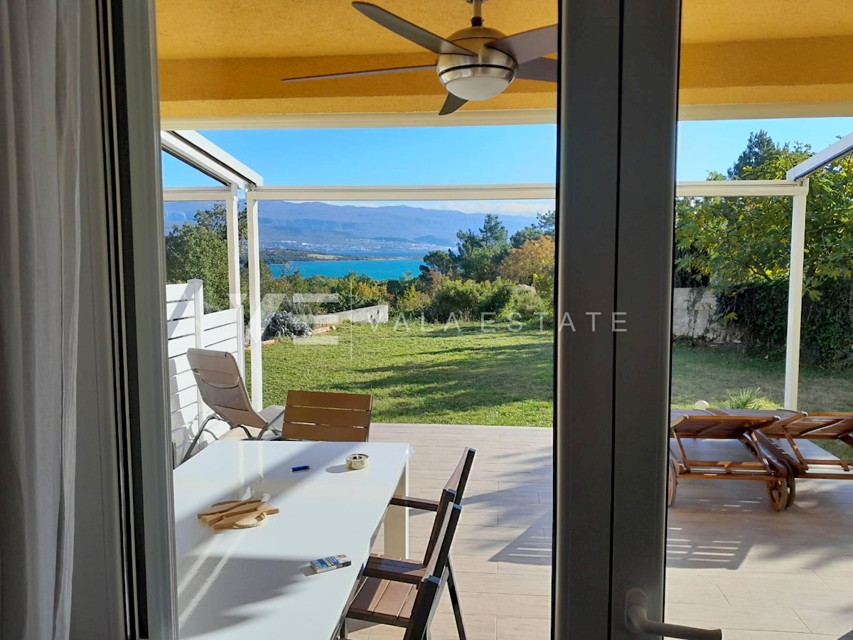 APPARTAMENTO AL PIANO TERRA CON GIARDINO E VISTA MARE