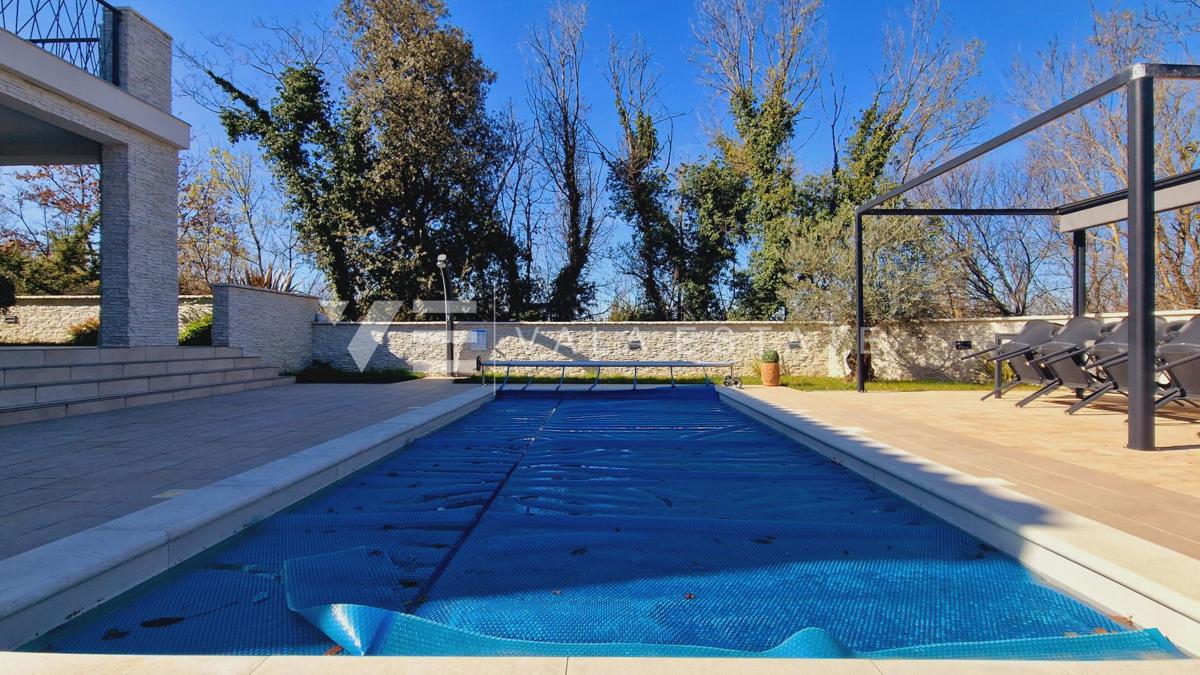 NUOVA VILLA IN PIETRA CON PISCINA IN POSIZIONE TRANQUILLA