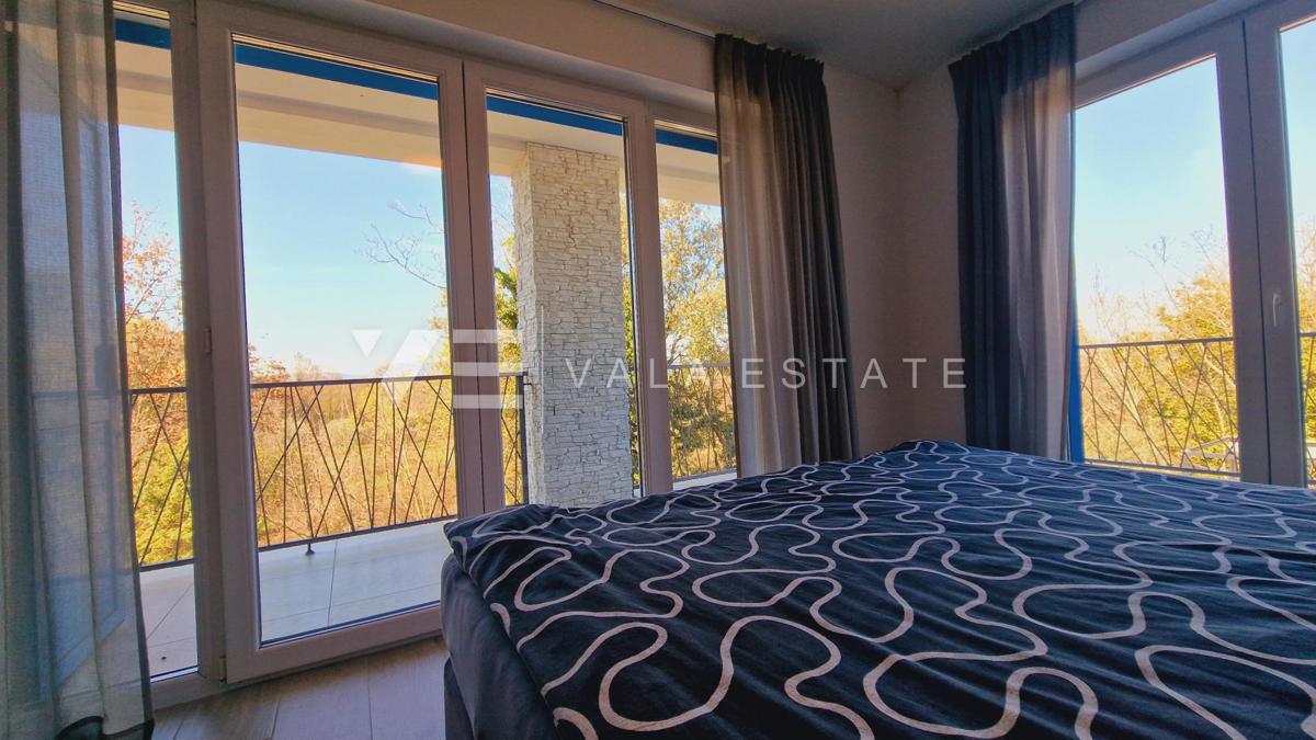NUOVA VILLA IN PIETRA CON PISCINA IN POSIZIONE TRANQUILLA