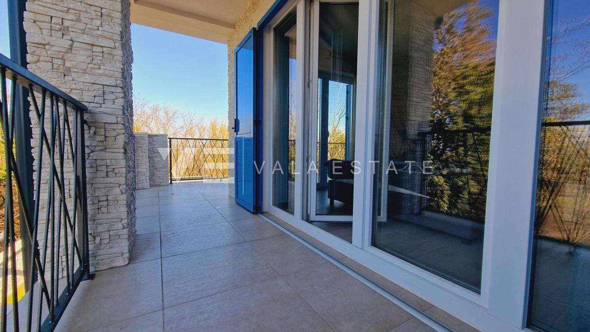 NUOVA VILLA IN PIETRA CON PISCINA IN POSIZIONE TRANQUILLA