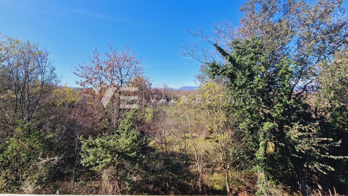 NUOVA VILLA IN PIETRA CON PISCINA IN POSIZIONE TRANQUILLA