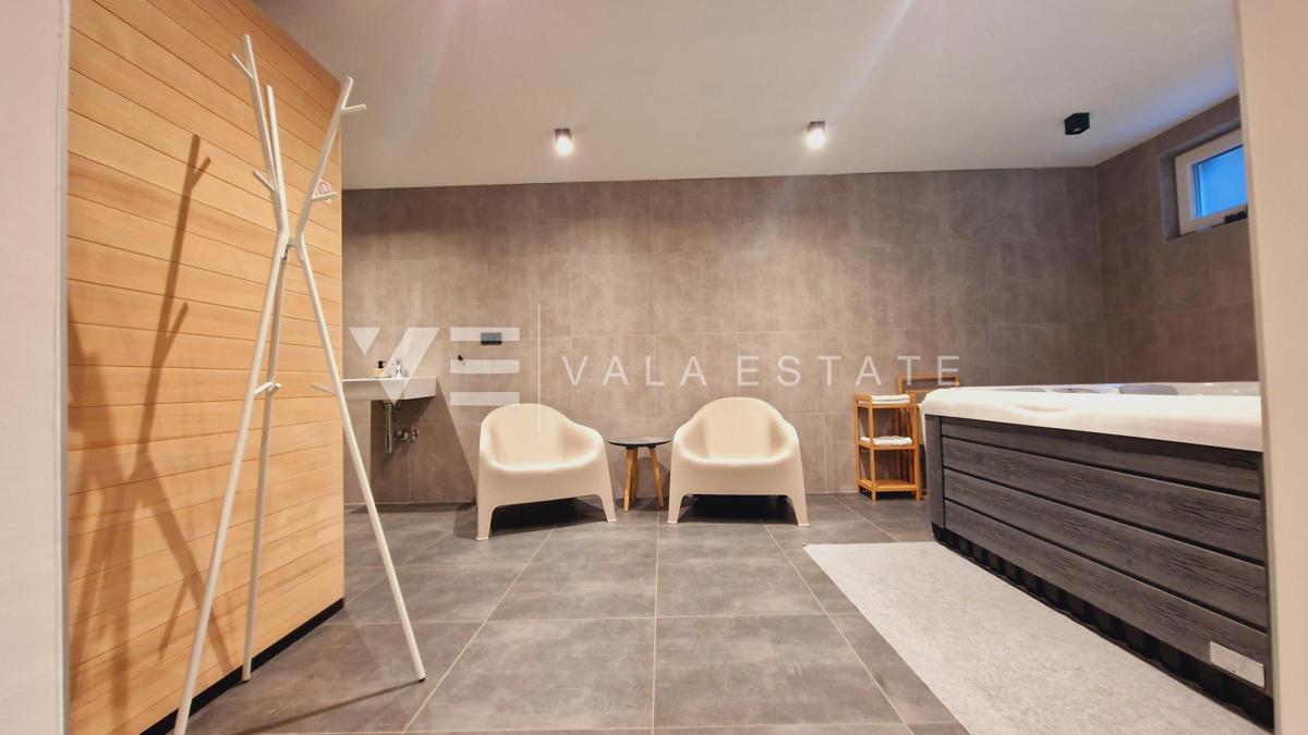 NUOVA VILLA IN PIETRA CON PISCINA IN POSIZIONE TRANQUILLA