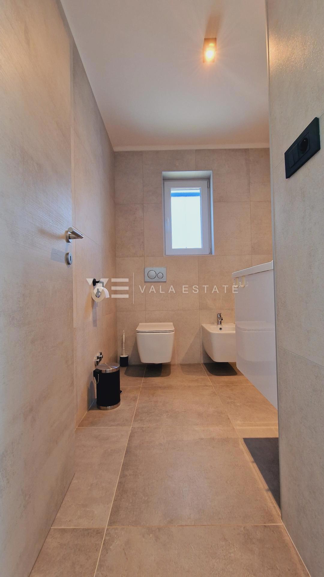 NUOVA VILLA IN PIETRA CON PISCINA IN POSIZIONE TRANQUILLA