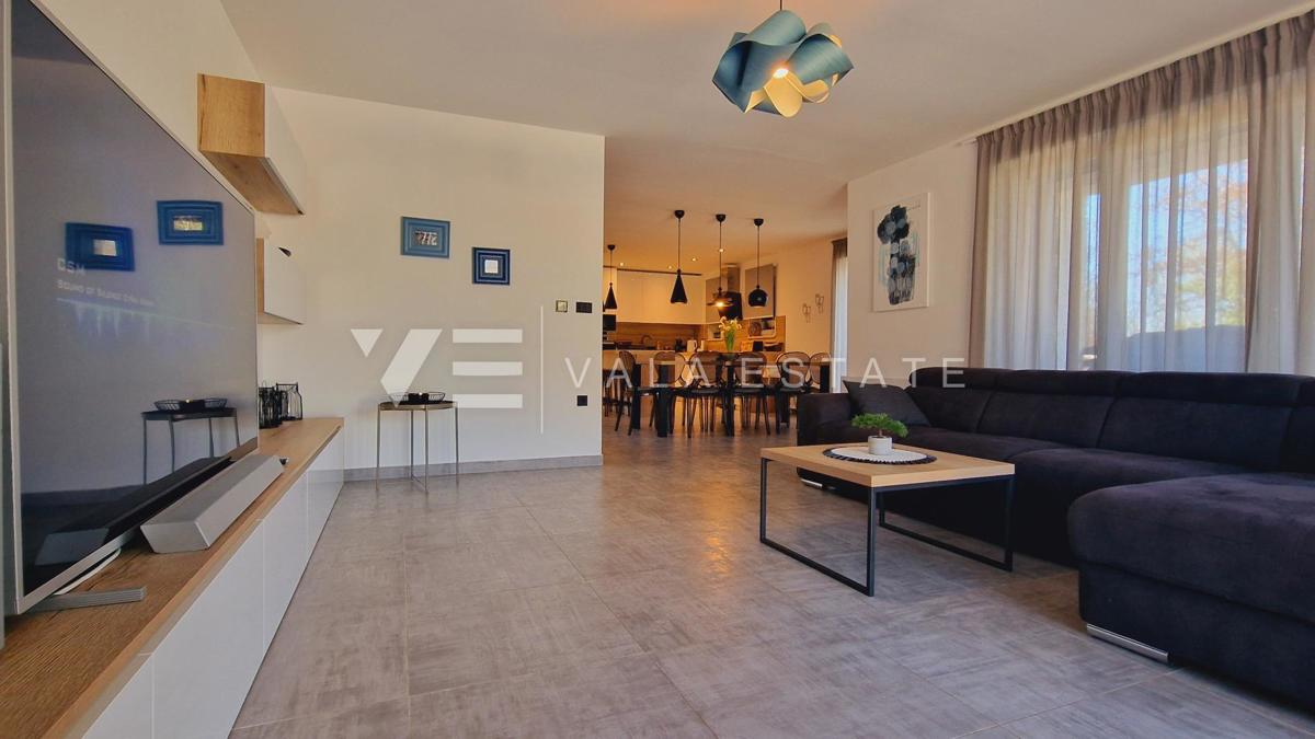 NUOVA VILLA IN PIETRA CON PISCINA IN POSIZIONE TRANQUILLA