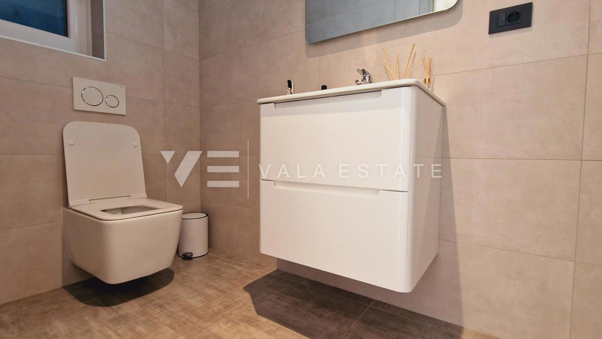 NUOVA VILLA IN PIETRA CON PISCINA IN POSIZIONE TRANQUILLA
