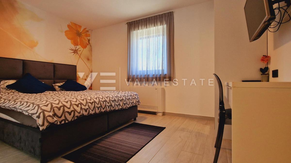 NUOVA VILLA IN PIETRA CON PISCINA IN POSIZIONE TRANQUILLA