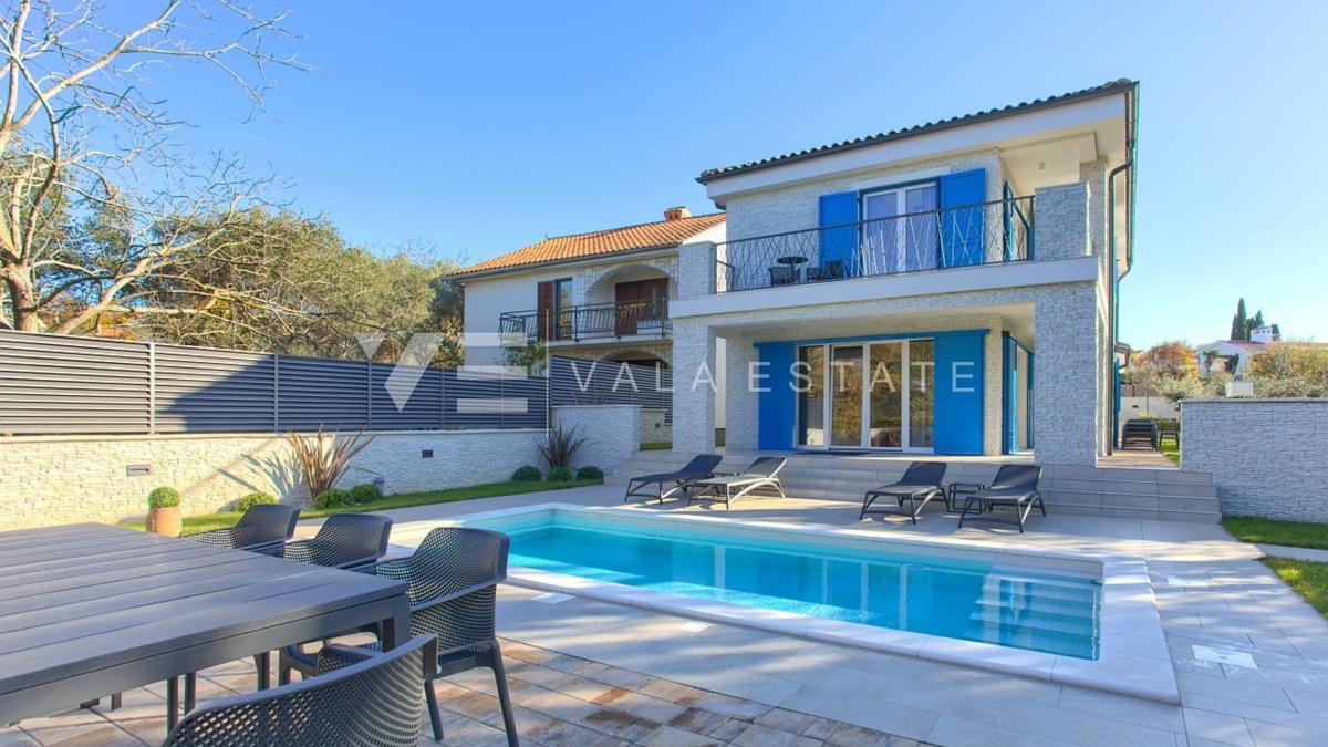 NUOVA VILLA IN PIETRA CON PISCINA IN POSIZIONE TRANQUILLA