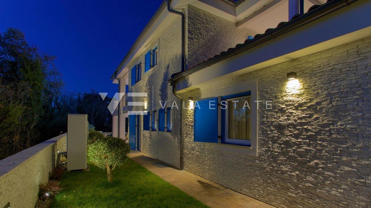 NUOVA VILLA IN PIETRA CON PISCINA IN POSIZIONE TRANQUILLA