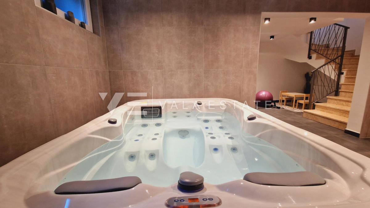 NUOVA VILLA IN PIETRA CON PISCINA IN POSIZIONE TRANQUILLA