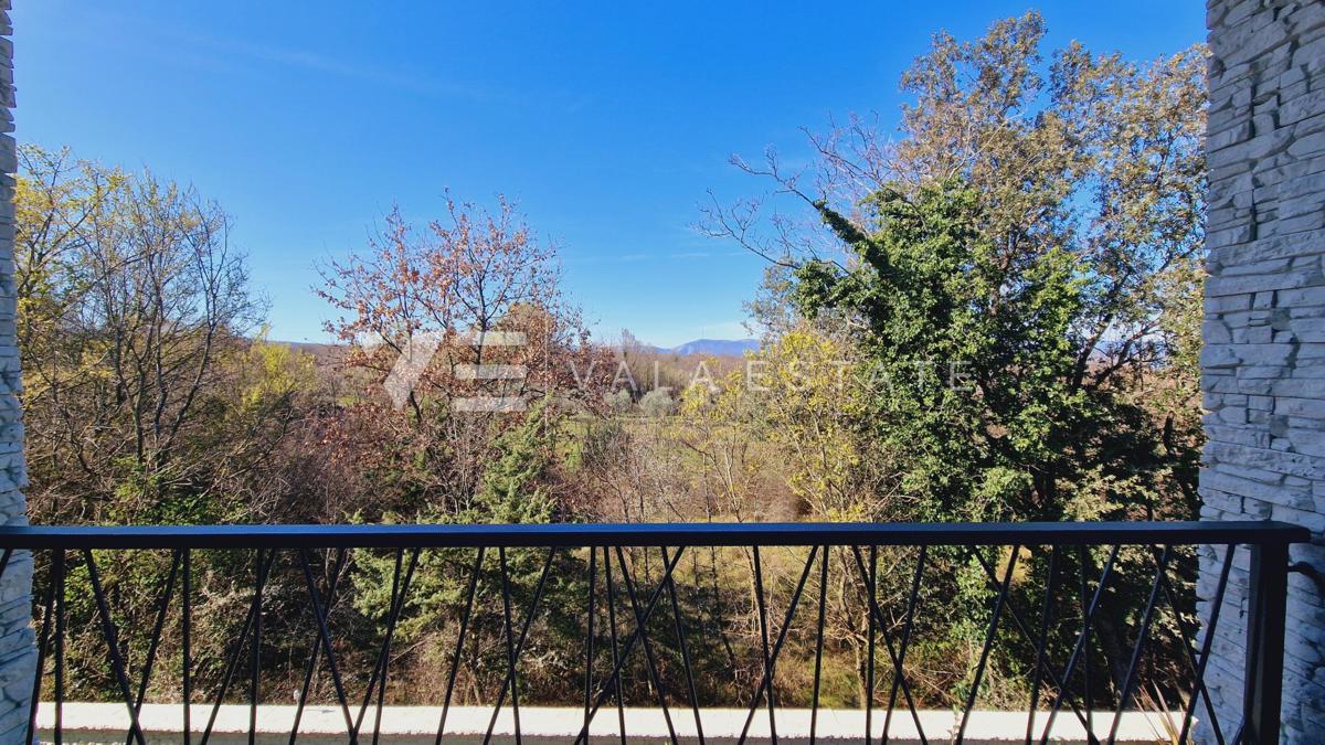 NUOVA VILLA IN PIETRA CON PISCINA IN POSIZIONE TRANQUILLA