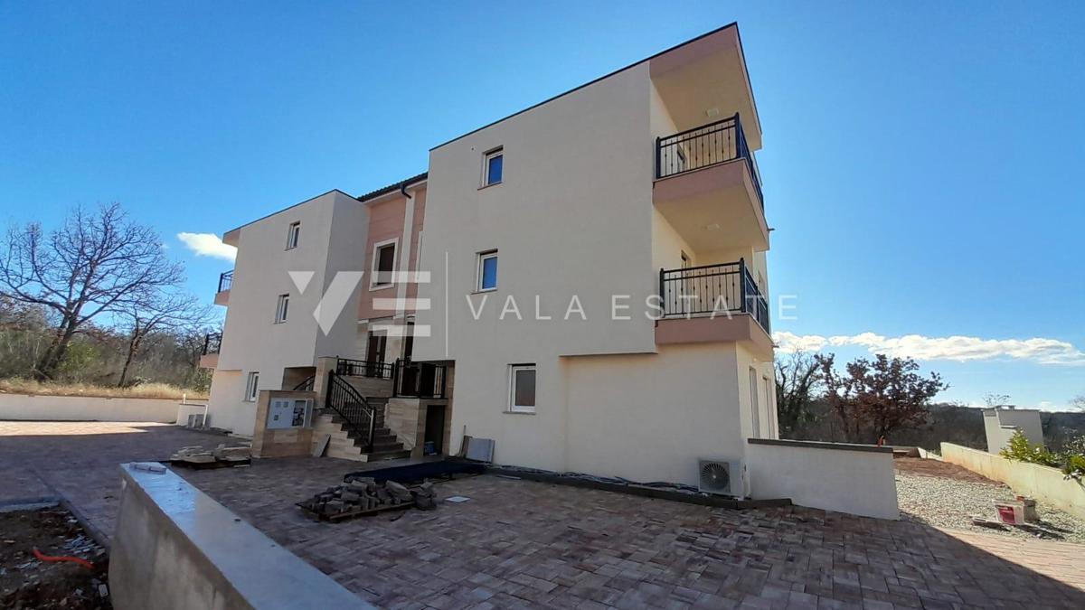 BILOCALE AL PRIMO PIANO DI NUOVA COSTRUZIONE CON VISTA MARE