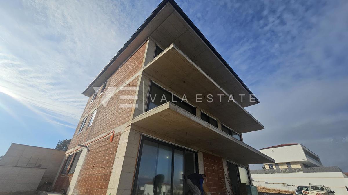 NUOVO APPARTAMENTO CON VISTA MARE, PISCINA E ULTERIORE MONOLOCALE