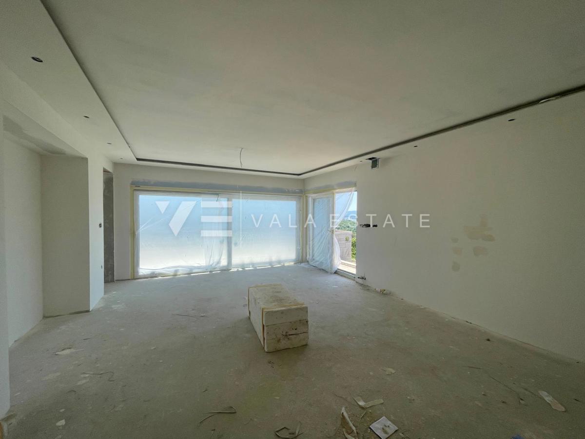 APPARTAMENTO CON DUE CAMERE DA LETTO IN UN NUOVO EDIFICIO CON VISTA MARE
