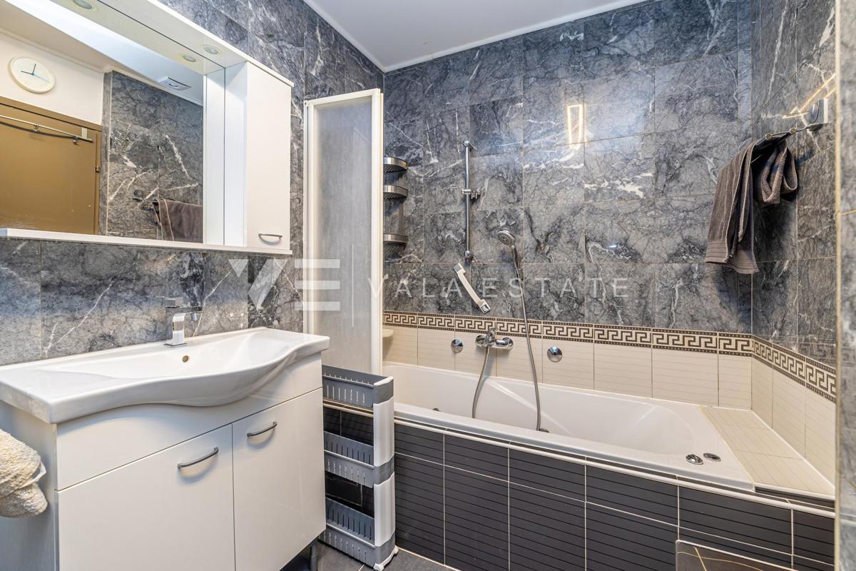 CASA AL PIANO TERRA CON GIARDINO A SOLI 400 M DAL MARE