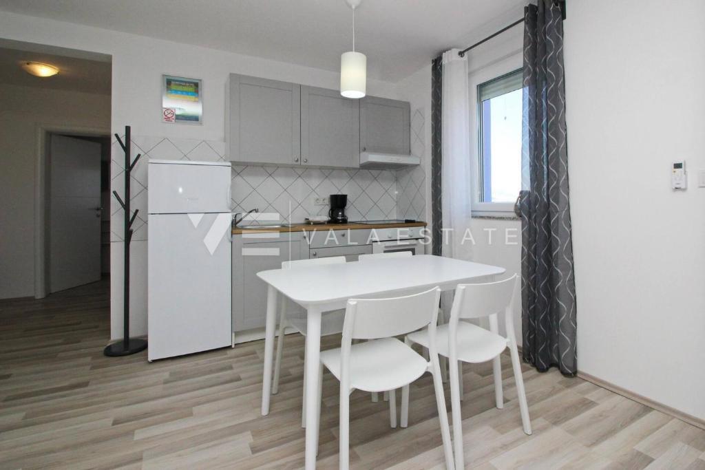 CASA MODERNA INDIPENDENTE IN PRIMA FILA SUL MARE