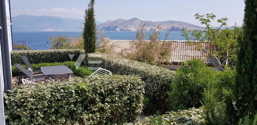 CASA MODERNA INDIPENDENTE IN PRIMA FILA SUL MARE