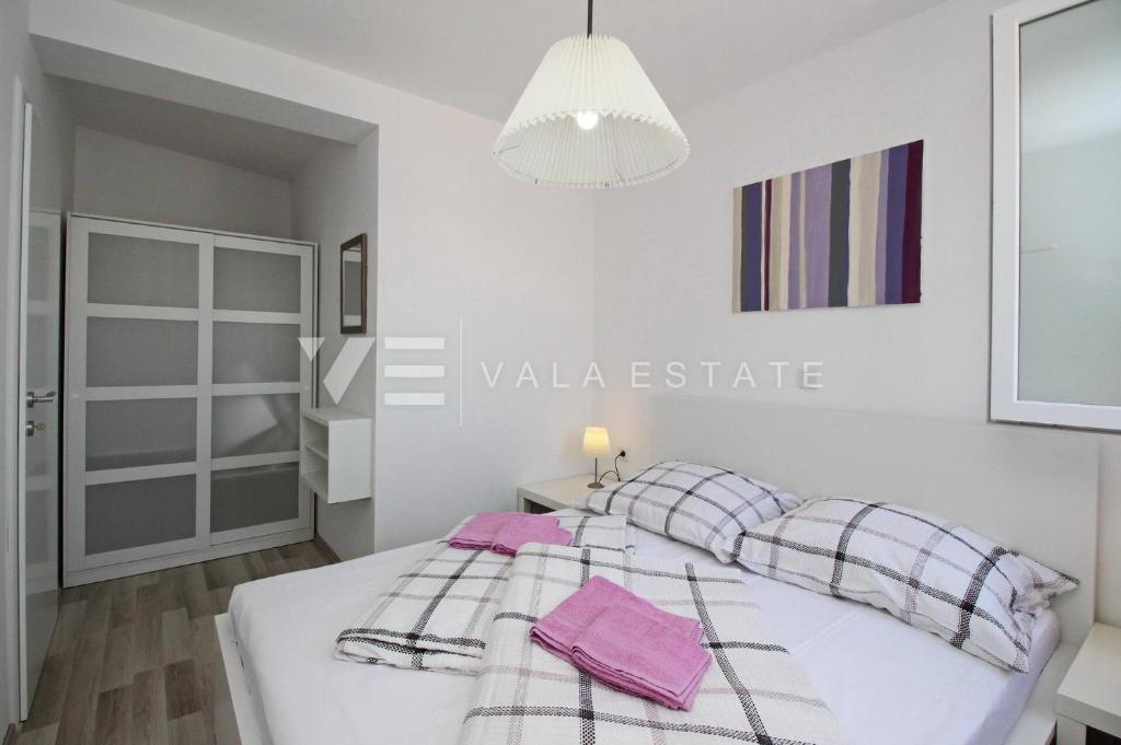 CASA MODERNA INDIPENDENTE IN PRIMA FILA SUL MARE