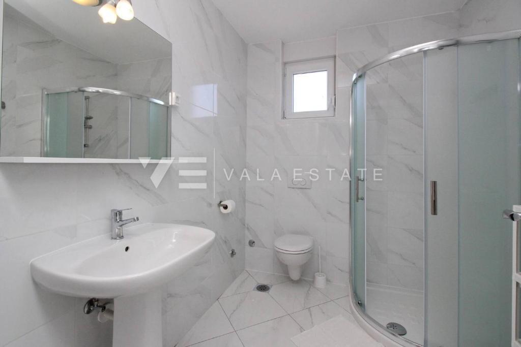 CASA MODERNA INDIPENDENTE IN PRIMA FILA SUL MARE