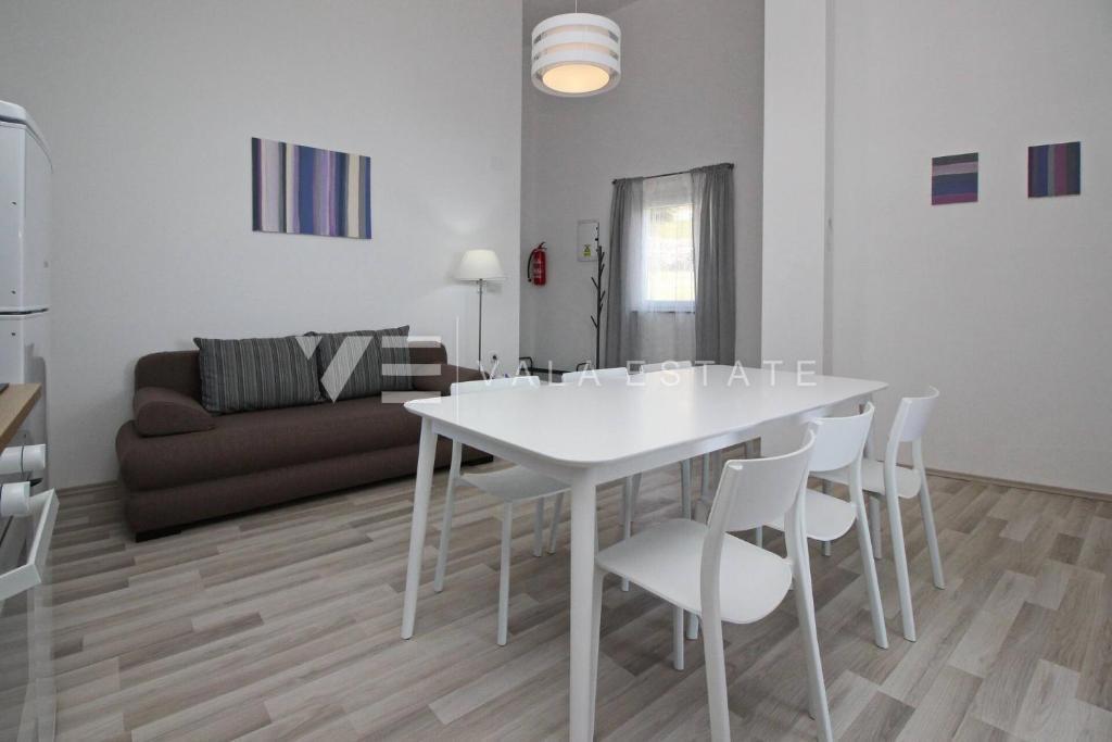 CASA MODERNA INDIPENDENTE IN PRIMA FILA SUL MARE