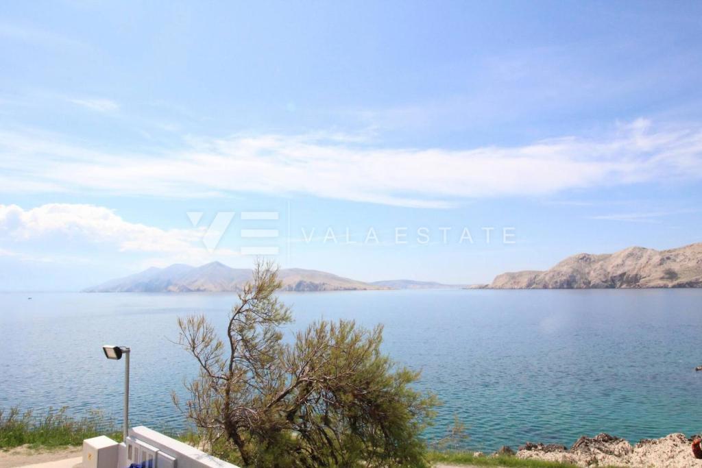 CASA MODERNA INDIPENDENTE IN PRIMA FILA SUL MARE