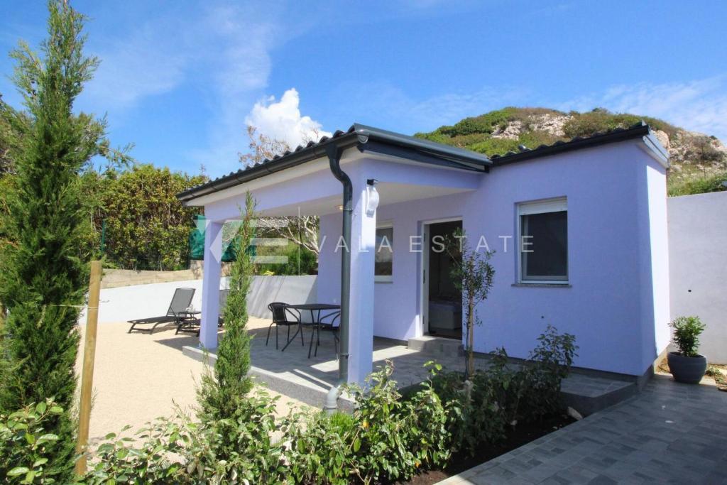 CASA MODERNA INDIPENDENTE IN PRIMA FILA SUL MARE