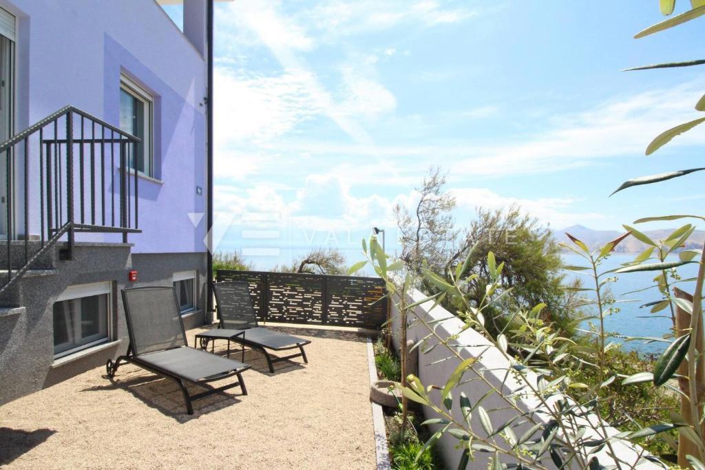 CASA MODERNA INDIPENDENTE IN PRIMA FILA SUL MARE