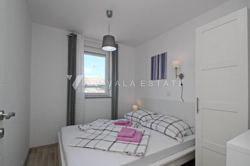 CASA MODERNA INDIPENDENTE IN PRIMA FILA SUL MARE