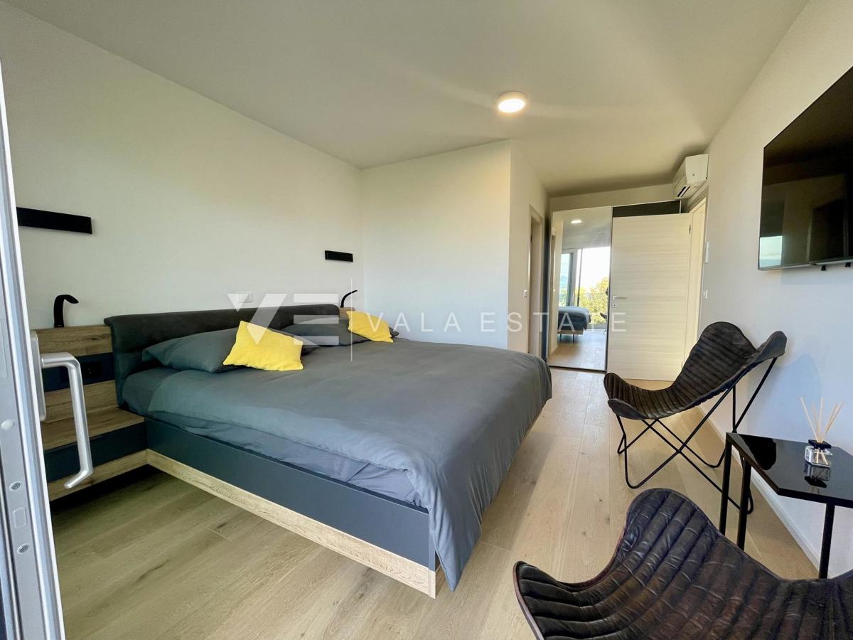 CONFORTEVOLE APPARTAMENTO CON VISTA MARE IN POSIZIONE ATTRAENTE