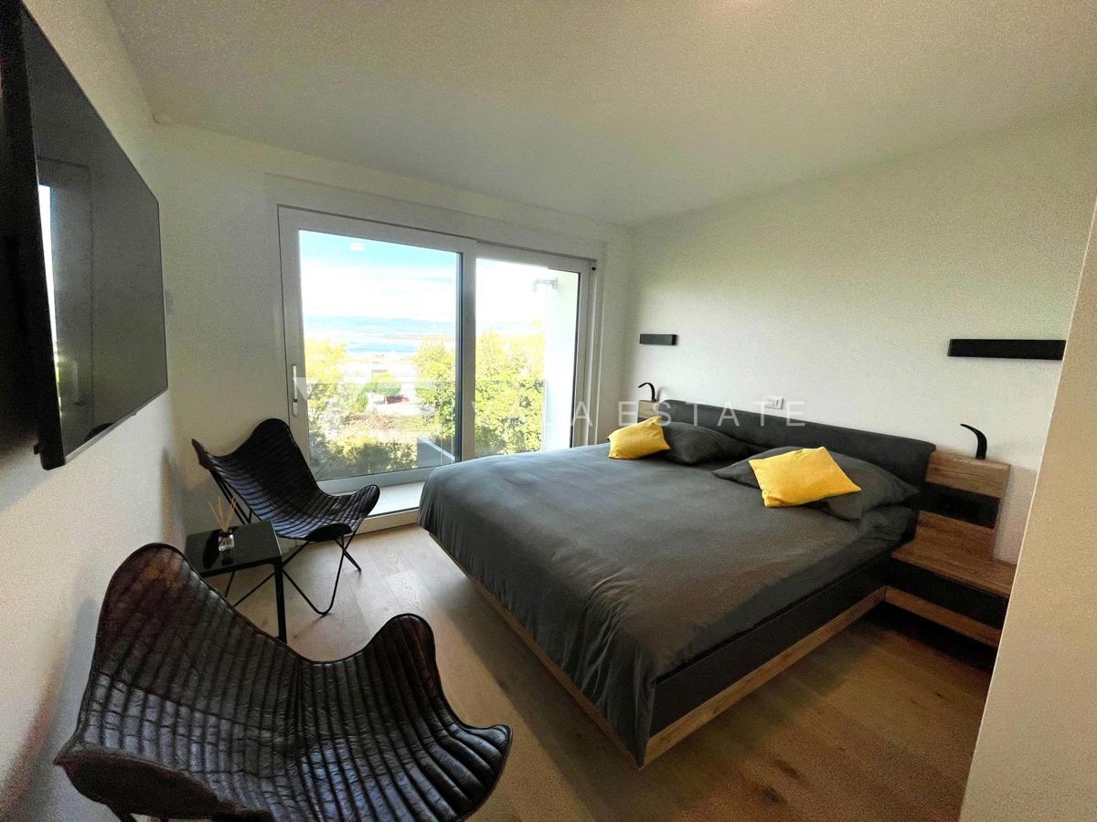 CONFORTEVOLE APPARTAMENTO CON VISTA MARE IN POSIZIONE ATTRAENTE