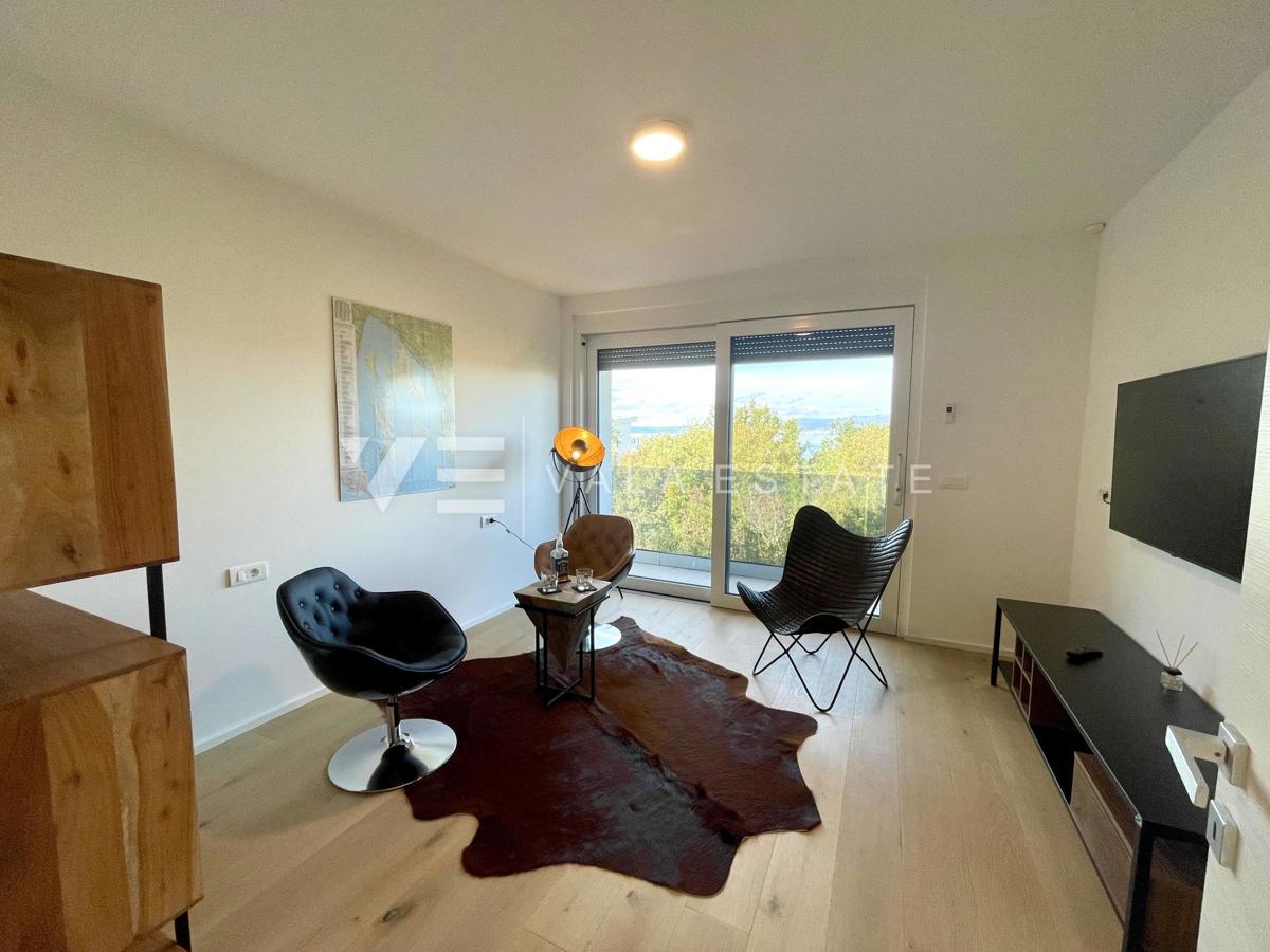 CONFORTEVOLE APPARTAMENTO CON VISTA MARE IN POSIZIONE ATTRAENTE