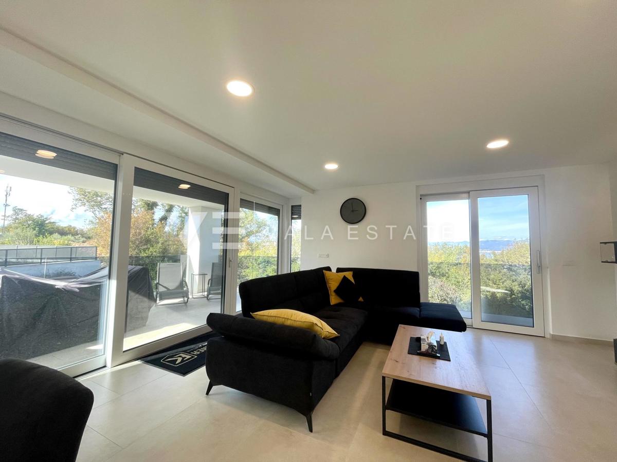 CONFORTEVOLE APPARTAMENTO CON VISTA MARE IN POSIZIONE ATTRAENTE