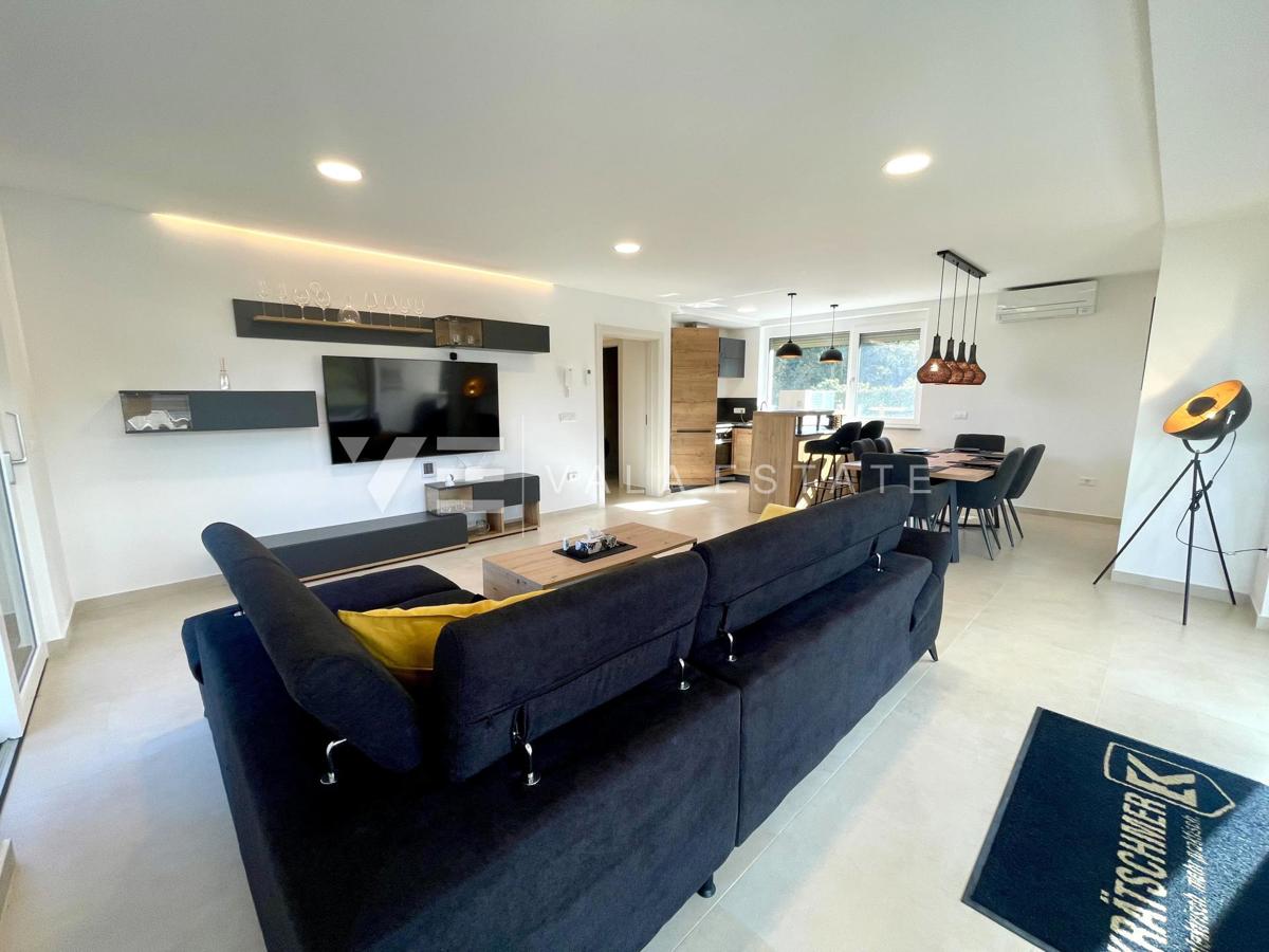 CONFORTEVOLE APPARTAMENTO CON VISTA MARE IN POSIZIONE ATTRAENTE