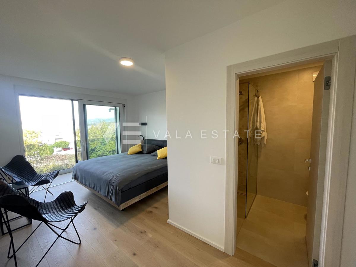 CONFORTEVOLE APPARTAMENTO CON VISTA MARE IN POSIZIONE ATTRAENTE