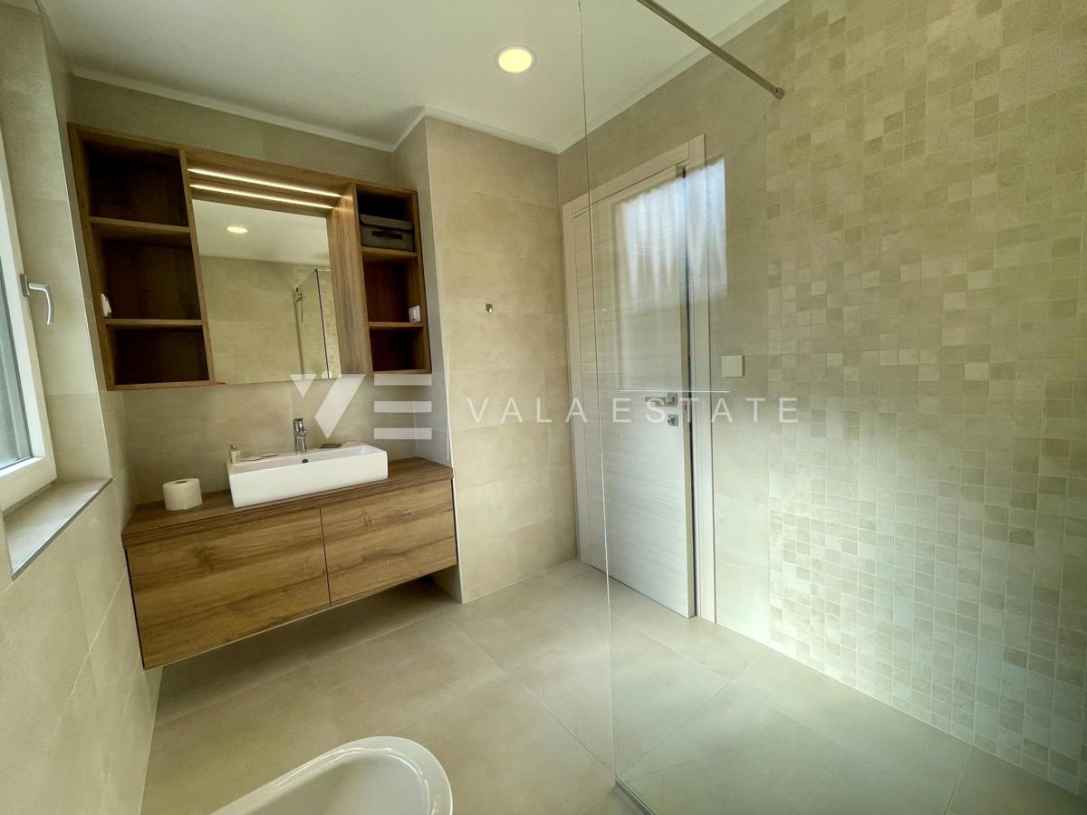 CONFORTEVOLE APPARTAMENTO CON VISTA MARE IN POSIZIONE ATTRAENTE