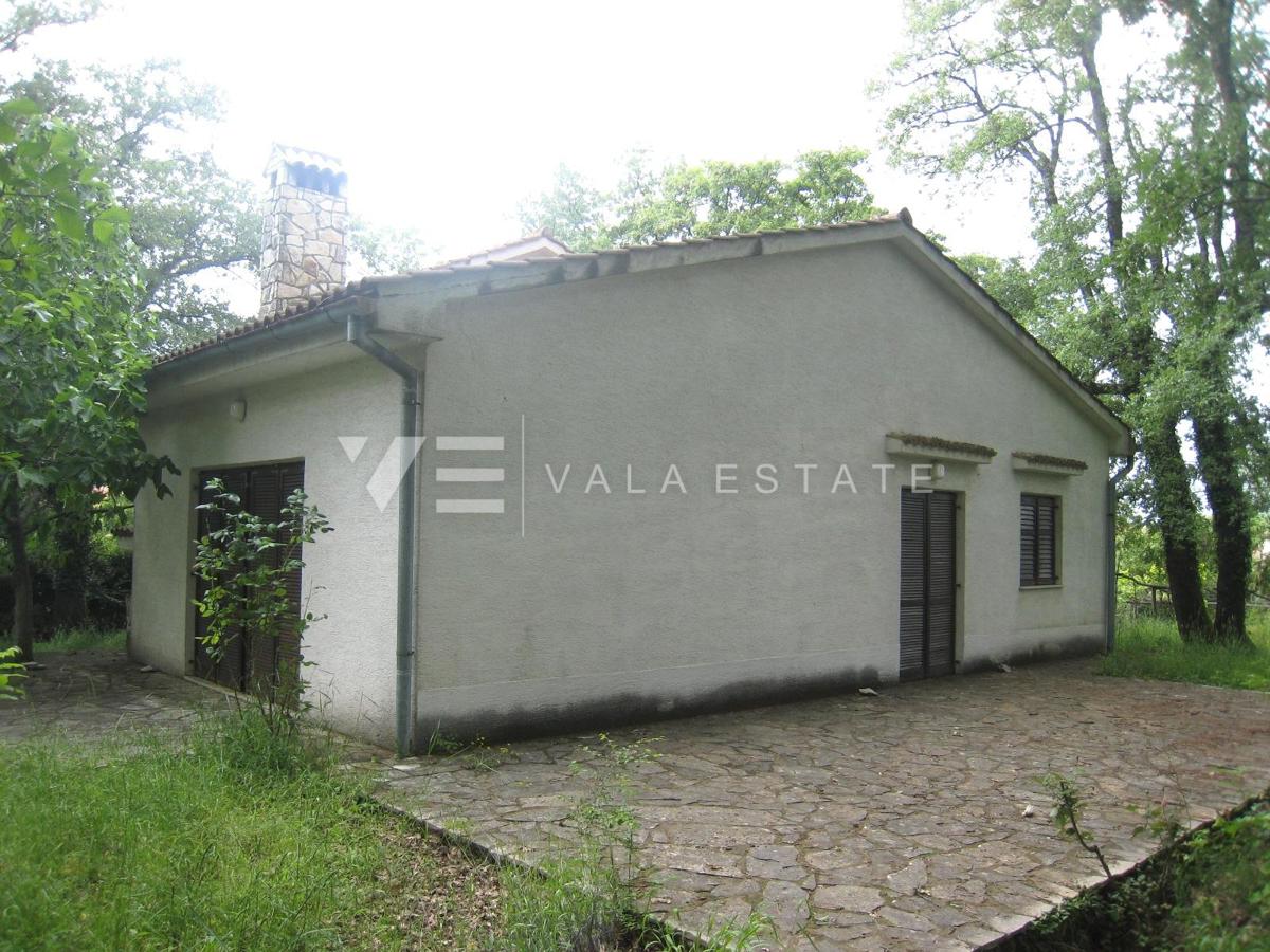 CASA INDIPENDENTE CON GIARDINO DI 2900 M2