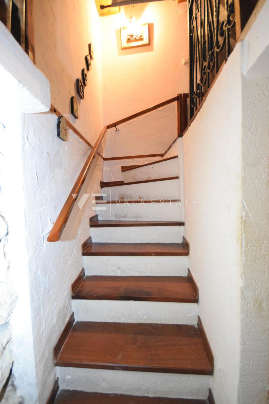 CASA DI PIETRA NEL CENTRO STORICO CON BELLA VISTA SUL MARE