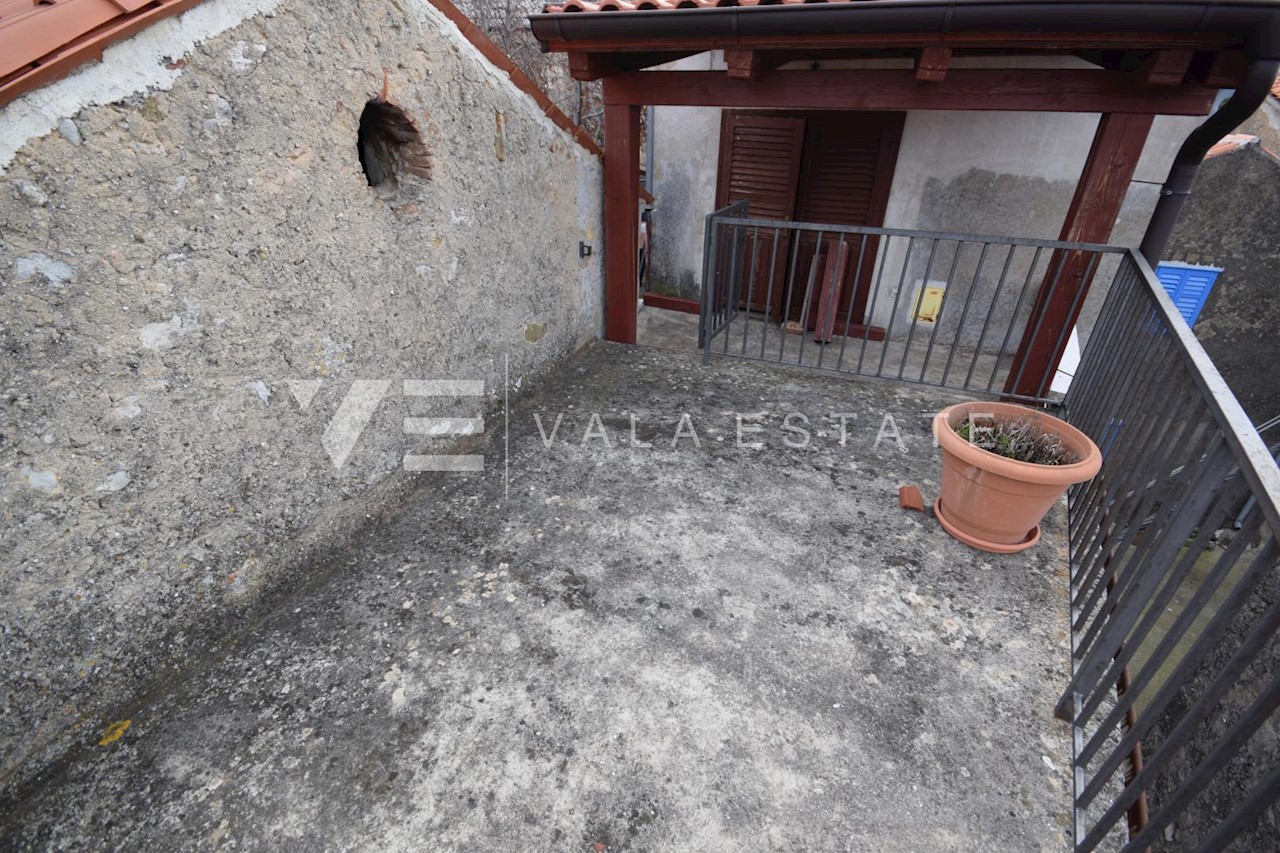 CASA DI PIETRA NEL CENTRO STORICO CON BELLA VISTA SUL MARE