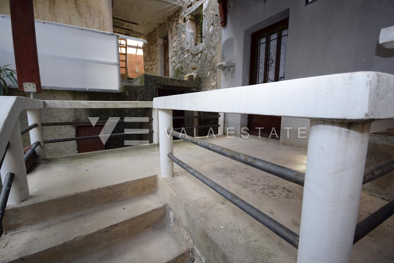 CASA DI PIETRA NEL CENTRO STORICO CON BELLA VISTA SUL MARE