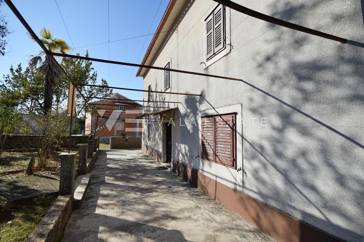 VECCHIA CASA INDIPENDENTE CON AMPIO GIARDINO VICINO AL MARE