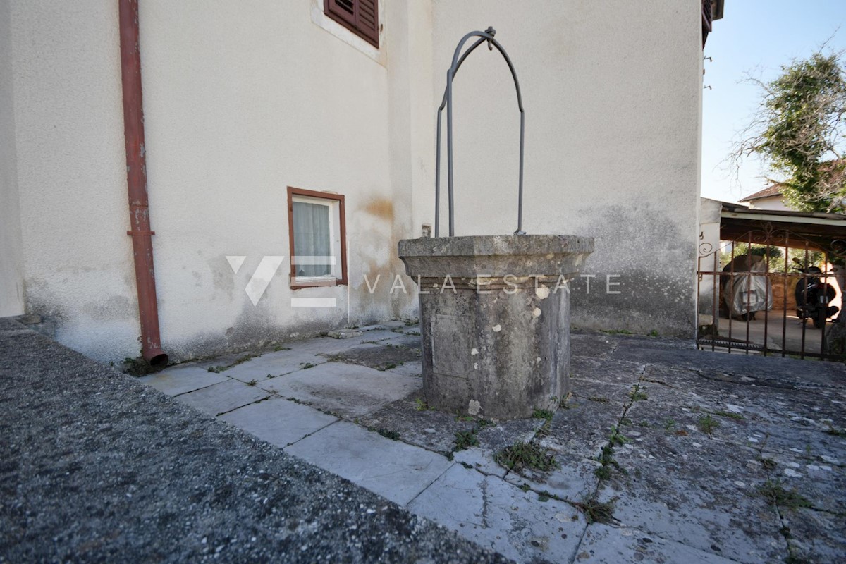 VECCHIA CASA INDIPENDENTE CON AMPIO GIARDINO VICINO AL MARE