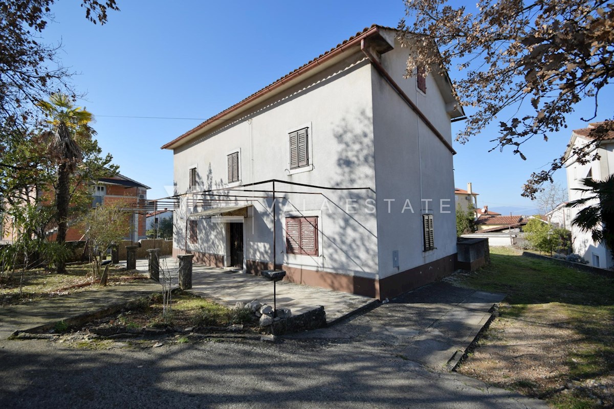 VECCHIA CASA INDIPENDENTE CON AMPIO GIARDINO VICINO AL MARE