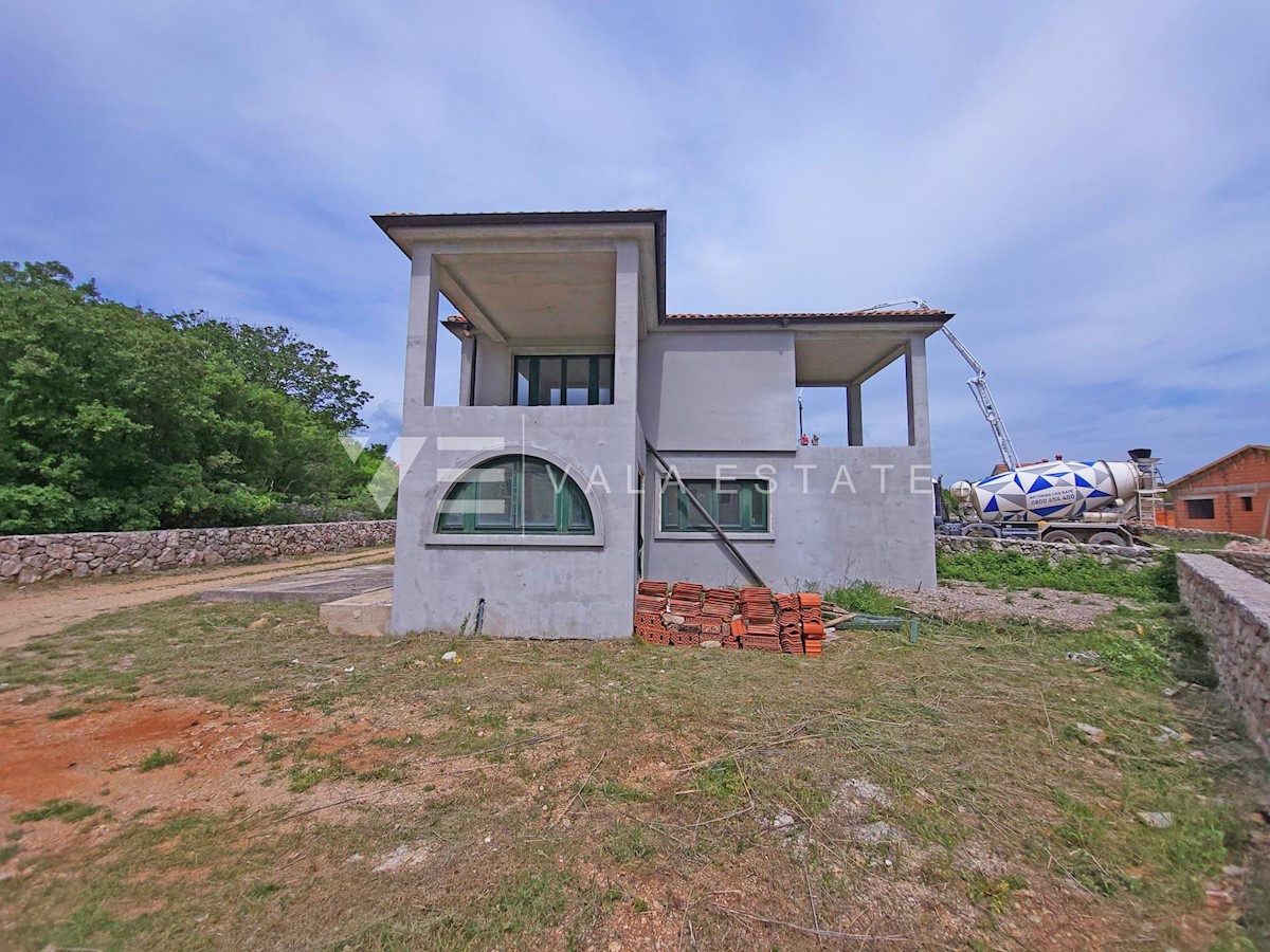 VILLA INDIPENDENTE CON PISCINA IN POSIZIONE TRANQUILLA