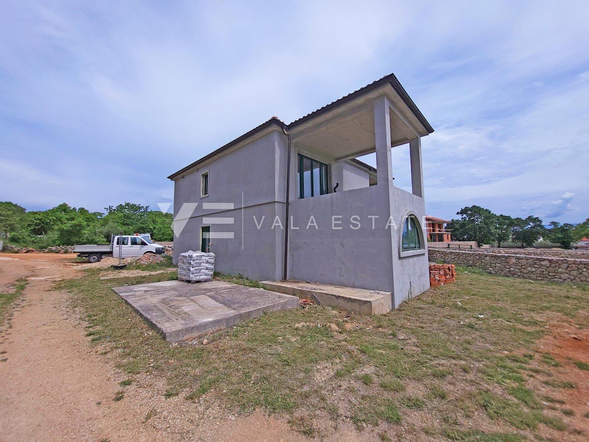 VILLA INDIPENDENTE CON PISCINA IN POSIZIONE TRANQUILLA