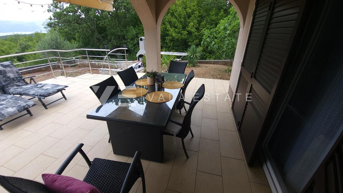 BILOCALE AL PIANO TERRA CON GIARDINO E VISTA MARE