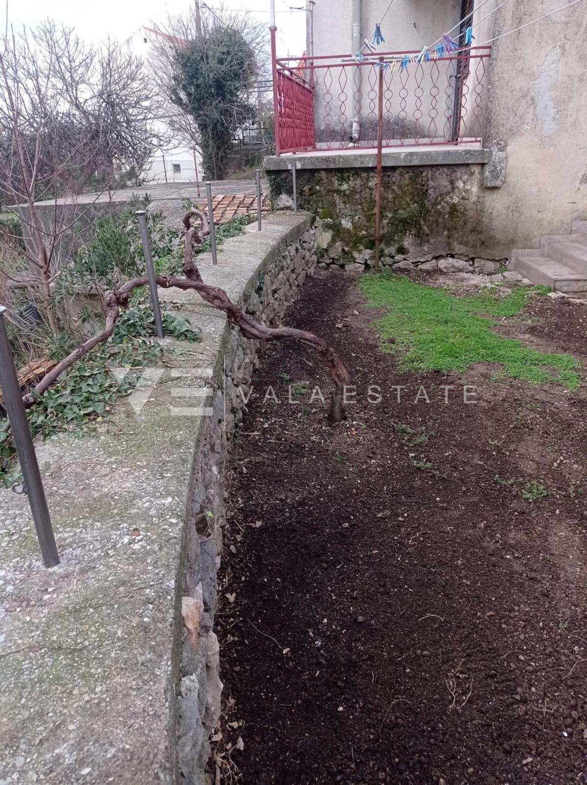CASA IN PIETRA RISTRUTTURATA NEL CENTRO STORICO